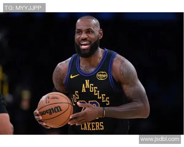 斯玛特谈詹姆斯复出：他球商极高，所有人因为他在场受益匪浅