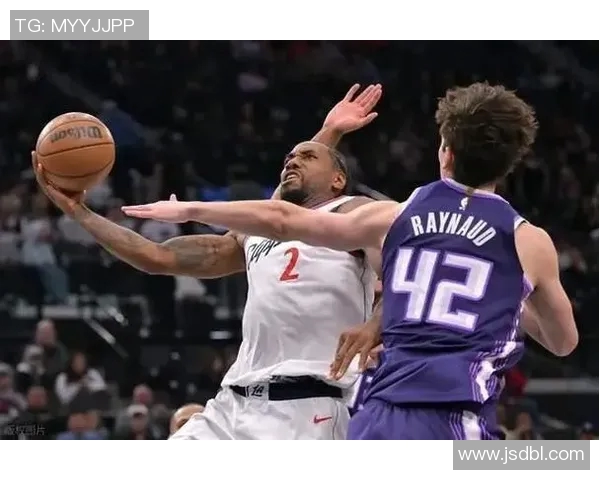 一边倒!快船打爆鱼腩领先33分:莱昂纳德轰26分,哈登做嫁衣 一边倒!快船打爆鱼腩领先33分:莱昂纳德轰26分,哈登做嫁衣